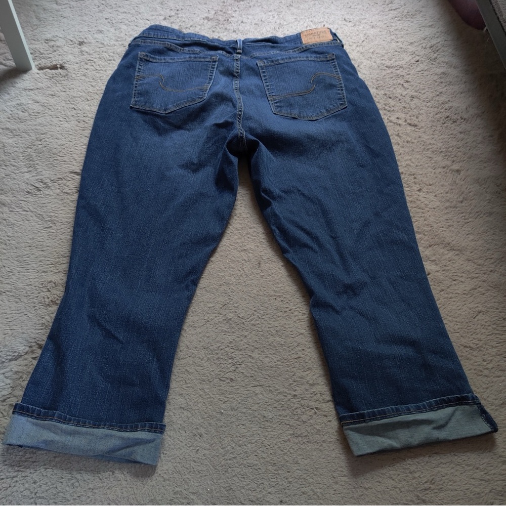 Signature by Levi Strauss Blue Mid Rise Capri Cropped Jeans Size 33 Cuffed - Picture 8 of 9